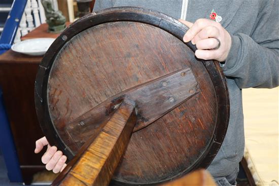 An early Victorian rosewood circular occasional table Diameter 49cm